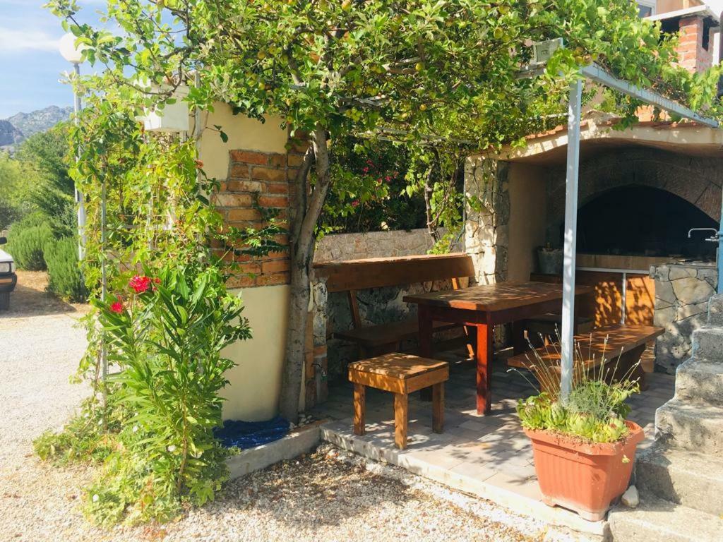 Apartman Lucija Seline Exterior foto